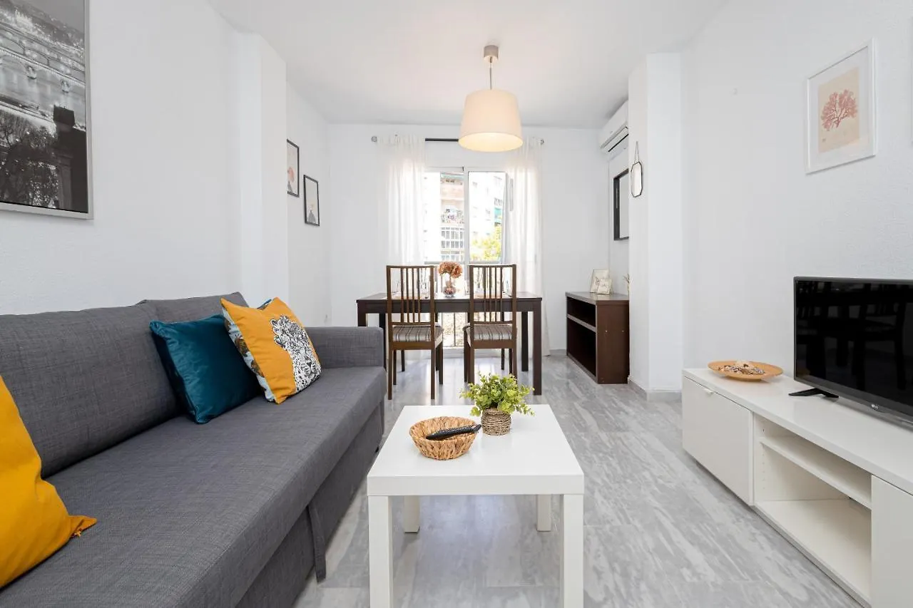 C17 Lovely 2 Bdr Apartment 말라가