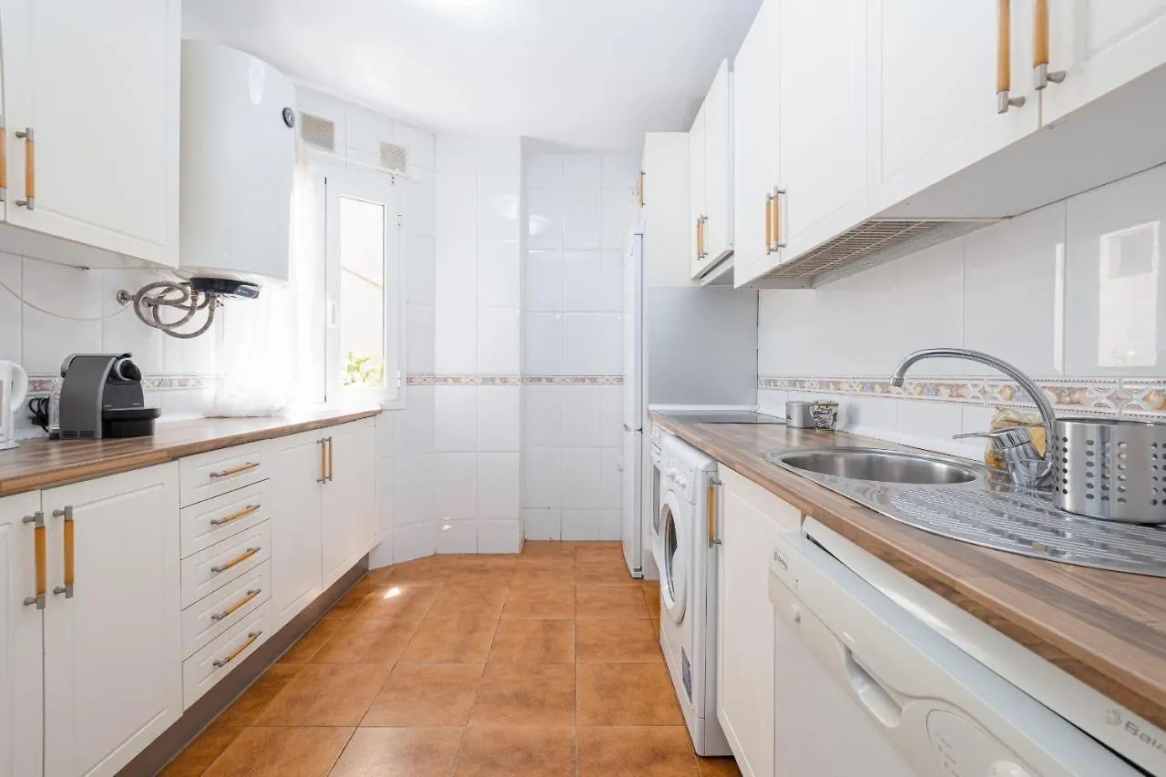 C17 Lovely 2 Bdr Apartment 말라가